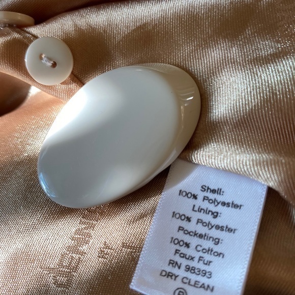 ❄️❄️COZY FAUX FUR COAT❄️❄️ - Picture 8 of 12